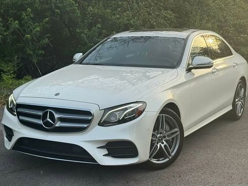 Used 2018 Mercedes-Benz E 300 4MATIC image 1