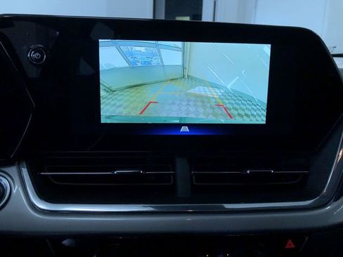 Used 2025 Chevrolet Trax LT w/ LT Convenience Package image 28