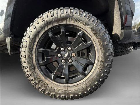 Used 2022 Chevrolet Colorado Z71 w/ Z71 Midnight Edition image 9