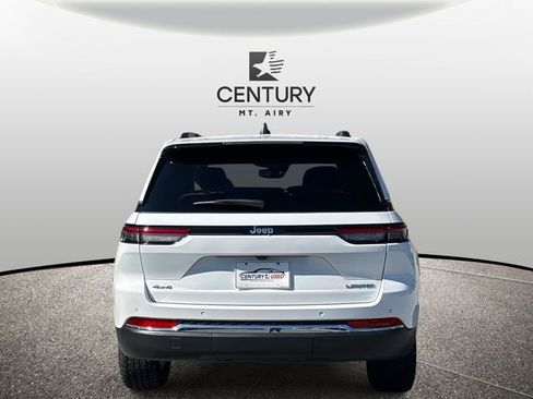 Certified 2023 Jeep Grand Cherokee Limited w/ Trailer Tow Prep Group (B) image 3