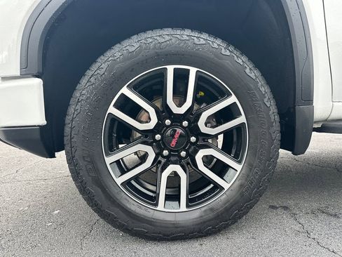 Used 2025 GMC Sierra 1500 AT4 w/ AT4 Premium Package image 12
