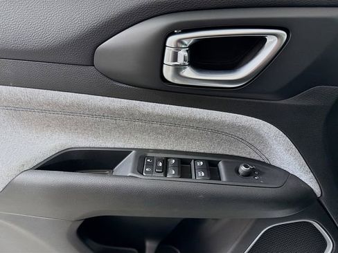 New 2026 Jeep Compass Latitude image 17