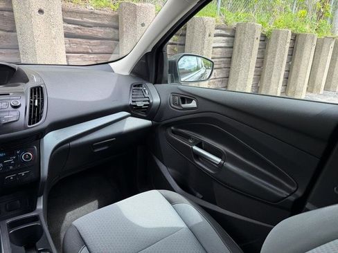 Used 2018 Ford Escape SE w/ Ford Safe & Smart Package AWD/4WD image 12