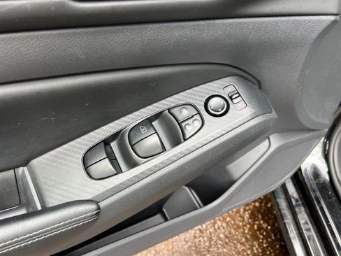 Used 2025 Nissan Altima 2.5 SV image 18