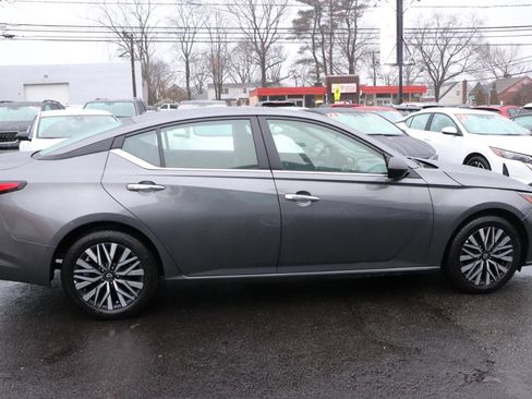 Used 2024 Nissan Altima 2.5 SV image 6