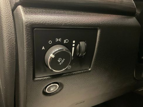 Used 2020 Jeep Grand Cherokee Altitude AWD/4WD image 23