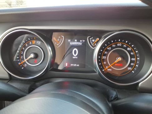 Used 2022 Jeep Wrangler Sport AWD/4WD image 18