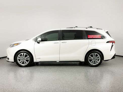 Used 2021 Toyota Sienna Platinum image 8