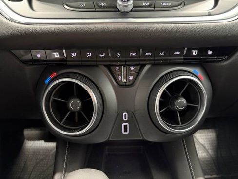 Used 2024 Chevrolet Blazer LT w/ Convenience Package FWD image 17