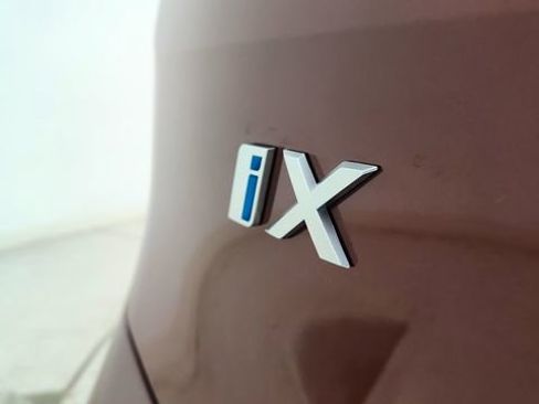 Used 2023 BMW iX xDrive50 w/ Premium Package image 18