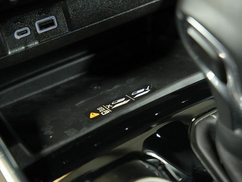 Used 2025 GMC Canyon Denali image 37