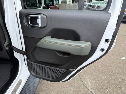 Used 2024 Jeep Wrangler High Altitude AWD/4WD image 18
