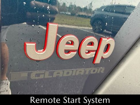 Used 2025 Jeep Gladiator Rubicon w/ Convenience Group image 16
