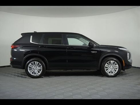 Used 2024 Mitsubishi Outlander ES image 27