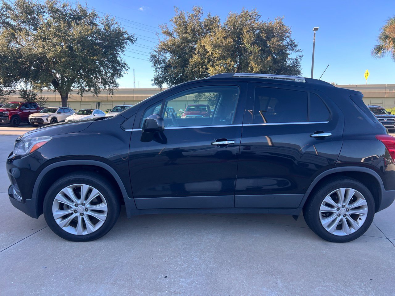 Used 2017 Chevrolet Trax Premier AWD/4WD image 2