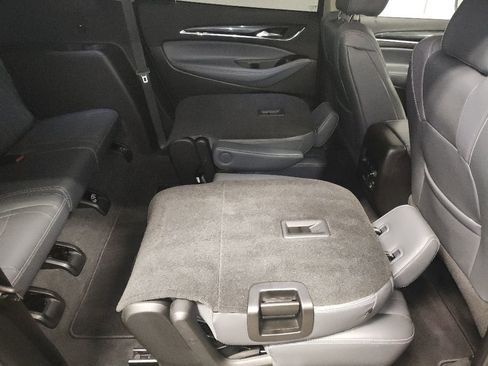 Used 2018 Buick Enclave Essence FWD image 13