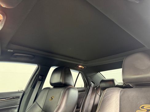 Used 2018 Chrysler 300 S w/ Safetytec Plus Group RWD image 17