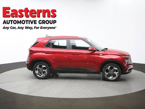 Used 2022 Hyundai Venue Limited image 45