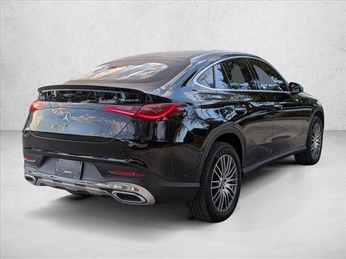 Used 2025 Mercedes-Benz GLC 300 4MATIC image 5