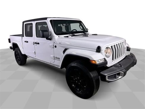 Used 2023 Jeep Gladiator Overland image 2