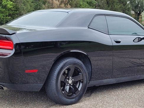 Used 2014 Dodge Challenger SXT image 6