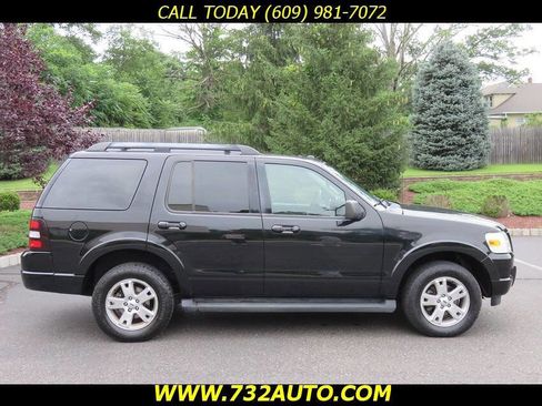 Used 2009 Ford Explorer XLT image 4