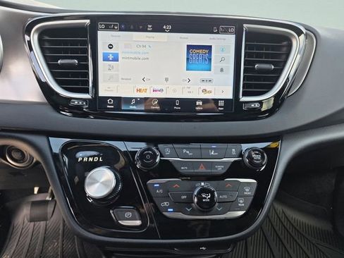 New 2026 Chrysler Voyager LX FWD image 27