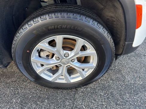 Certified 2023 Jeep Grand Cherokee Limited image 8