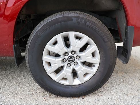 Used 2024 Nissan Frontier SV w/ SV Convenience Package RWD image 12
