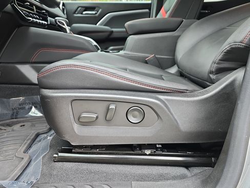 Used 2023 Chevrolet Colorado Z71 w/ Z71 Convenience Package 2 image 28