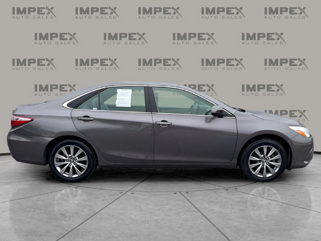 Used 2017 Toyota Camry XLE w/ Moonroof Package FWD image 6