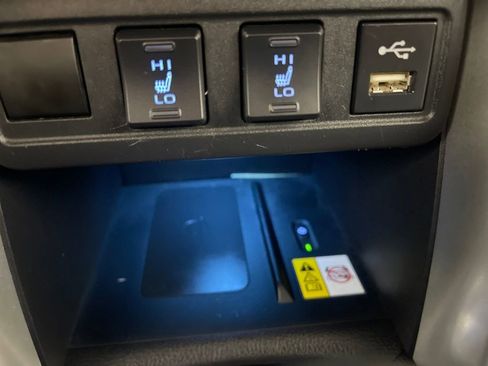 Certified 2022 Toyota Corolla Cross XLE image 29