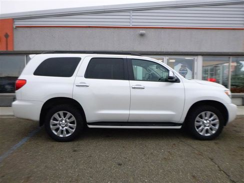 Used 2014 Toyota Sequoia Platinum image 4
