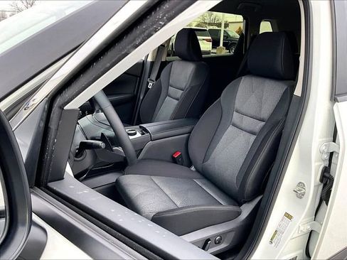 Used 2025 Nissan Rogue SV image 10