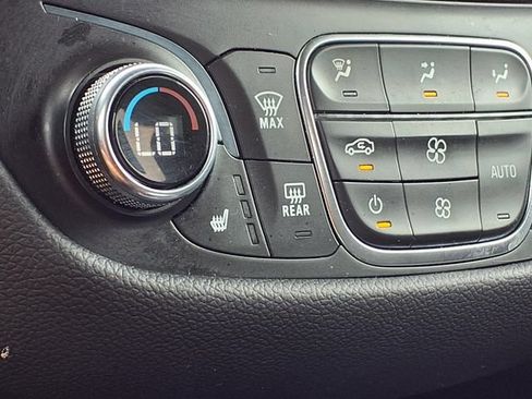 Used 2021 Chevrolet Equinox LT FWD image 5