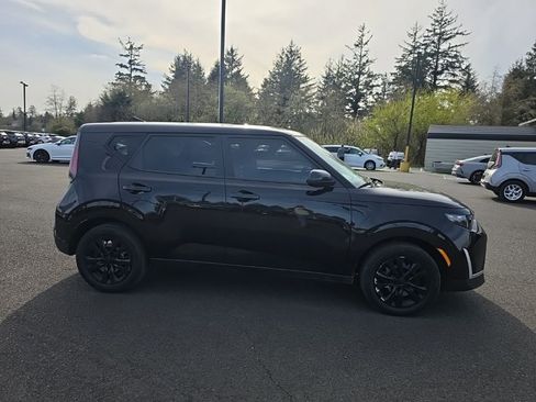 Used 2023 Kia Soul LX FWD image 3