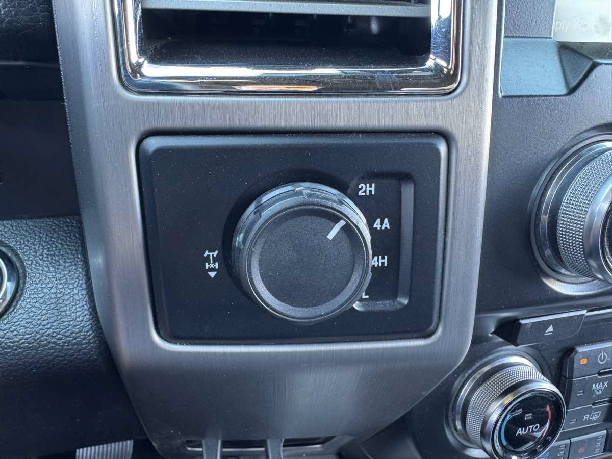 Used 2015 Ford F150 Platinum w/ Equipment Group 701A Luxury AWD/4WD image 33