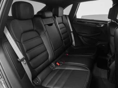 Used 2025 Porsche Macan Turbo image 25