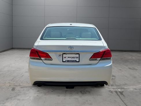 Used 2012 Toyota Avalon Limited FWD image 4