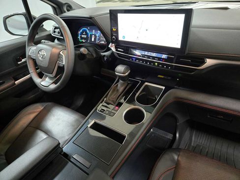 Used 2025 Toyota Sienna XSE w/ XSE Premium Package AWD/4WD image 10