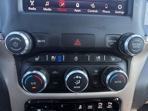 Used 2019 RAM 1500 Laramie w/ Sport Appearance Package AWD/4WD image 30
