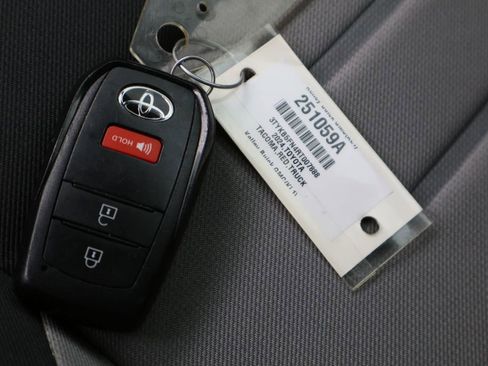 Used 2024 Toyota Tacoma TRD Sport image 30