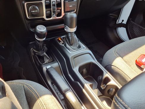 Used 2025 Jeep Wrangler Unlimited Sahara AWD/4WD image 11