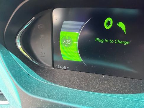 Used 2020 Chevrolet Bolt Premier w/ Infotainment Package FWD image 9