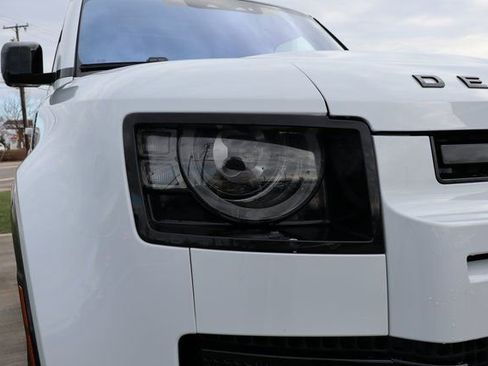 Used 2023 Land Rover Defender 130 X-Dynamic SE image 4