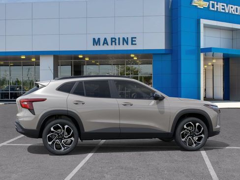 New 2026 Chevrolet Trax RS w/ Sunroof Package FWD image 5