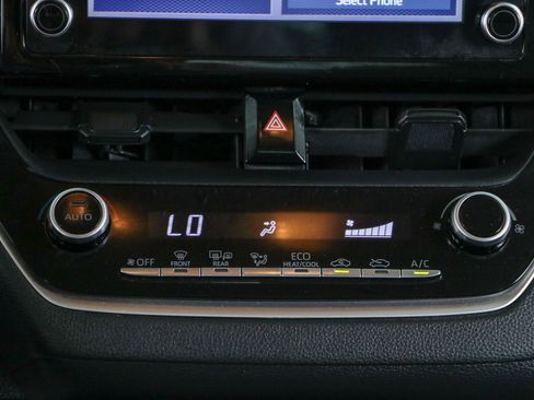Used 2020 Toyota Corolla LE FWD image 20