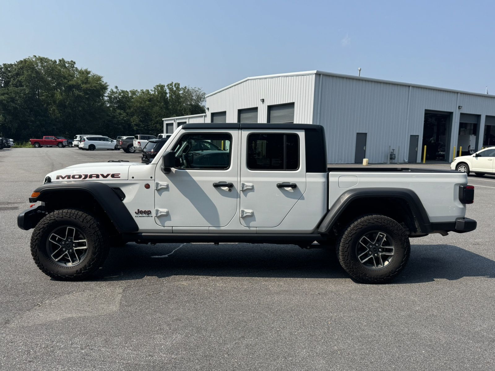 Certified 2025 Jeep Gladiator Mojave w/ Convenience Group AWD/4WD image 8