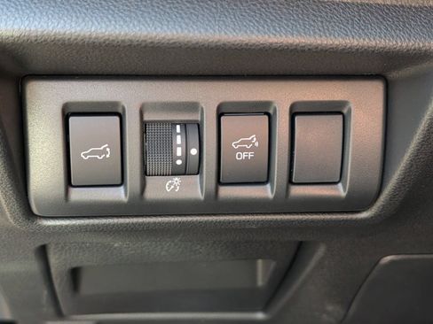 Certified 2025 Subaru Outback Limited AWD/4WD image 10
