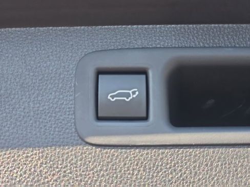 Used 2023 Toyota Highlander XLE image 14